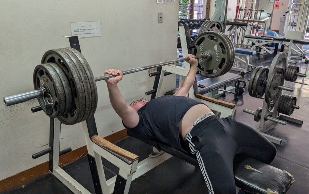 2026-03-08 150644 | カポエイラ・テンポ東京 TV雑誌など出演豊富な安心の教室 ベンチプレスとイス軸法